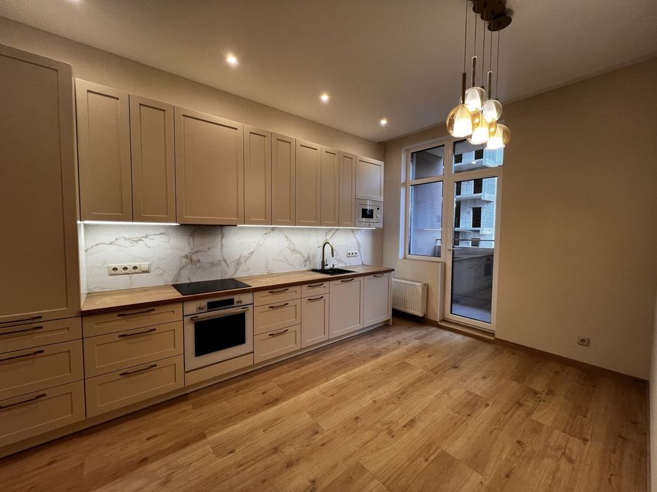 Продам 3-х комнатную в Аркадии с ремонтом .