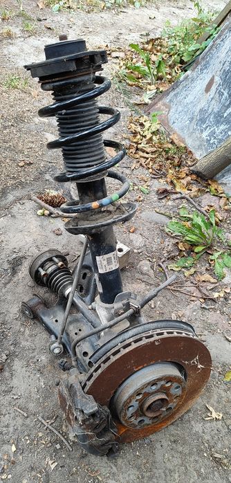 Zwrotnica wahacz mcpherson półoś zacisk VW Passat B7 lewy przód