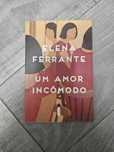 Livro Um amor incómodo, de Elena Ferrante