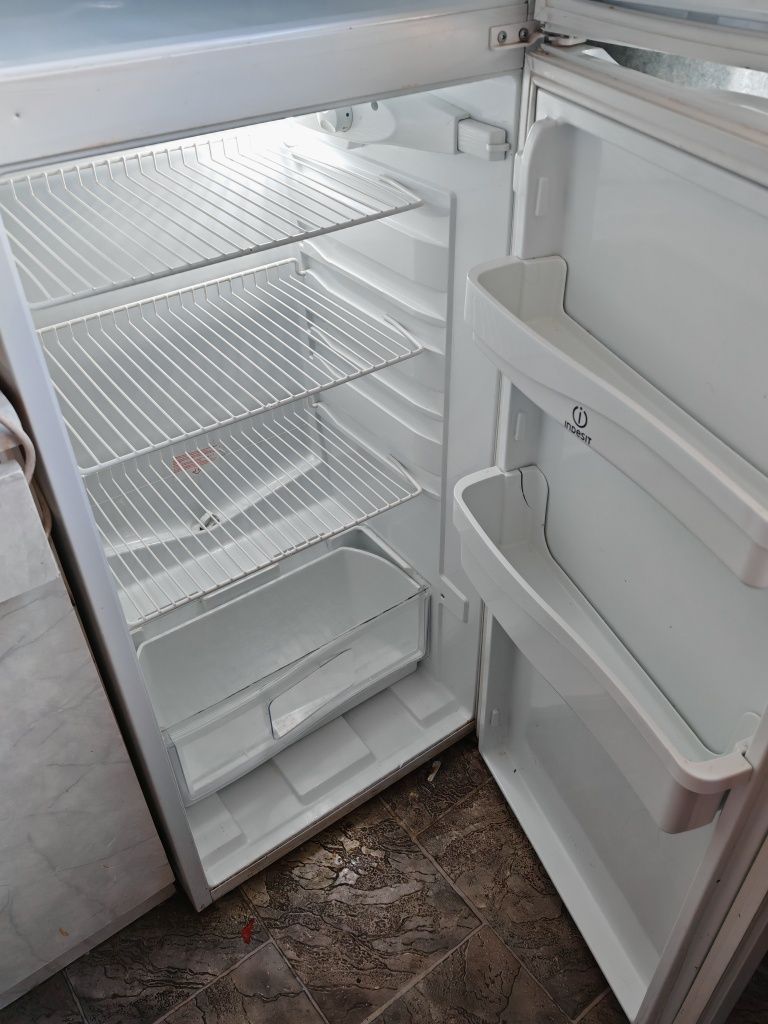 Lodówka Indesit 140