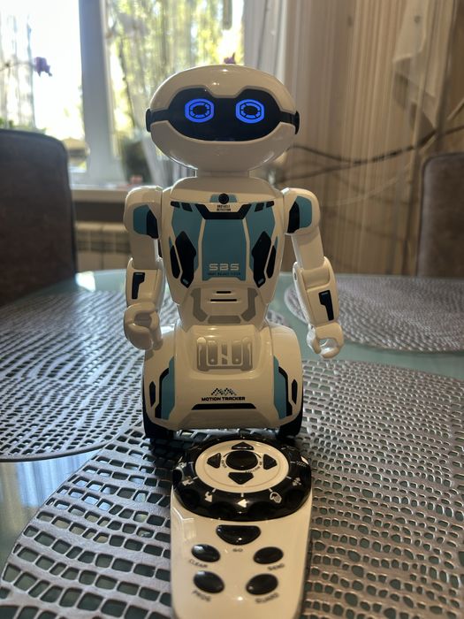 Продам интерактивного робота на пульте