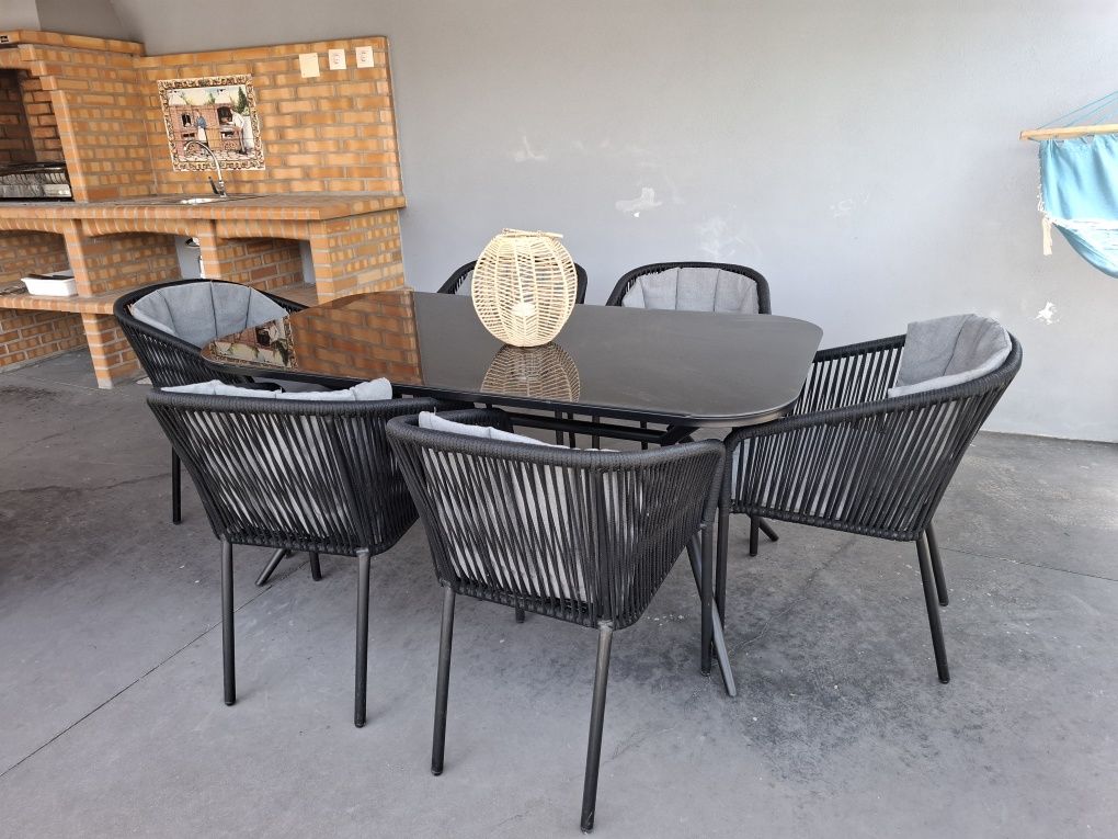 Conjunto Mesa de Vidro com 6 Cadeiras – COMO NOVO – 500€