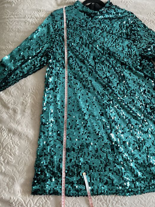 Сукня з паєтками