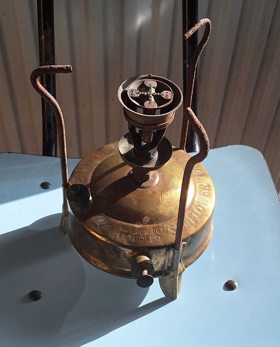 Fogão em latão a petróleo
