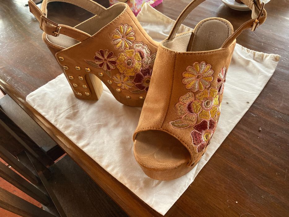 Sandálias de senhora