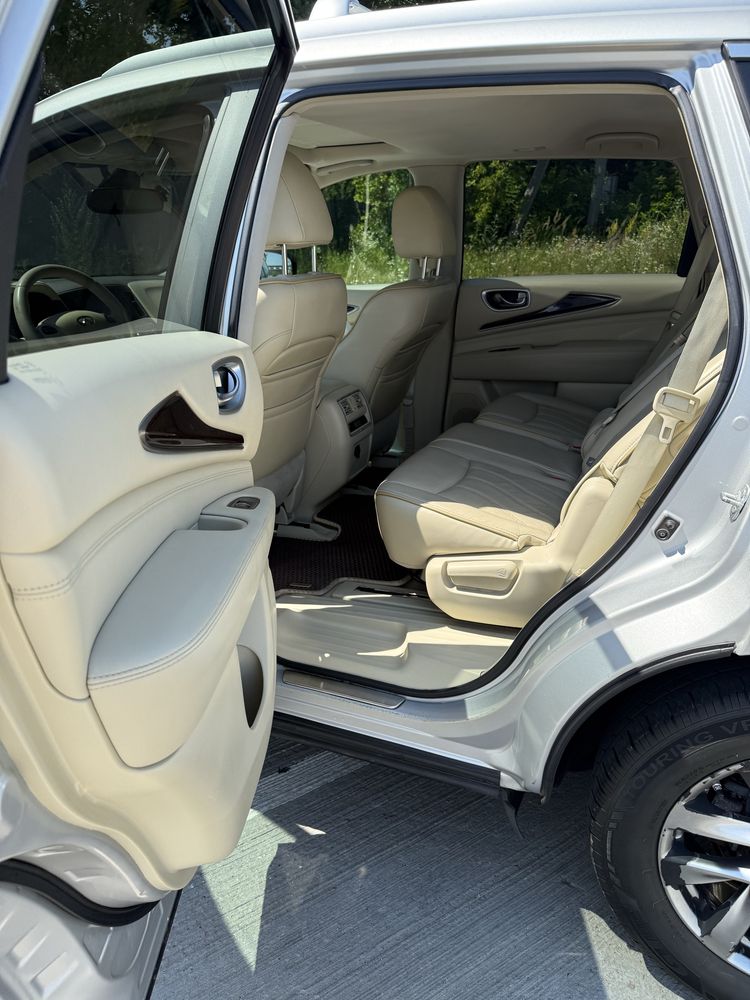 Автомобіль Infinity QX60