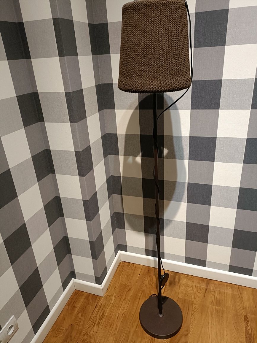 Lampa podłogowa stojąca