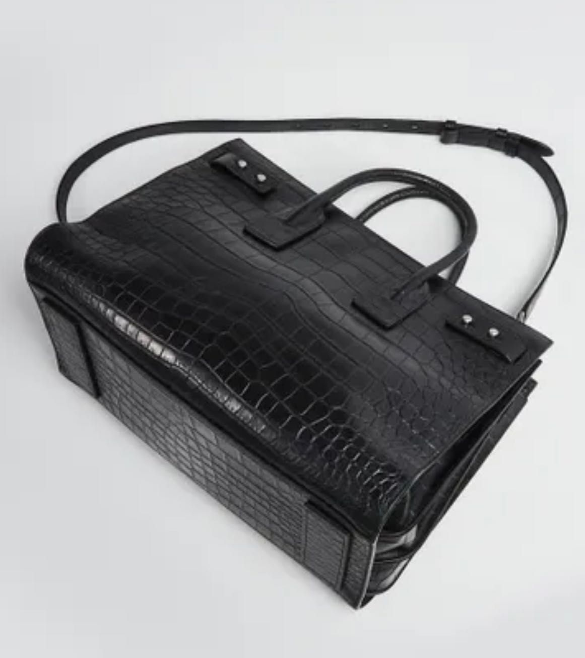 Продається оригінальна сумочка Yves Saint Laurent
YSL в гарному стані