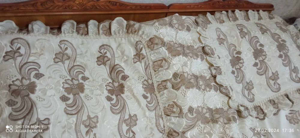 ліжко, тумба,  матрац,натур.дерево.під лаком.2200 грн.