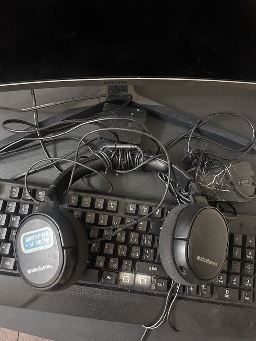 Монітор Samsung C27R500  в хорошому стані