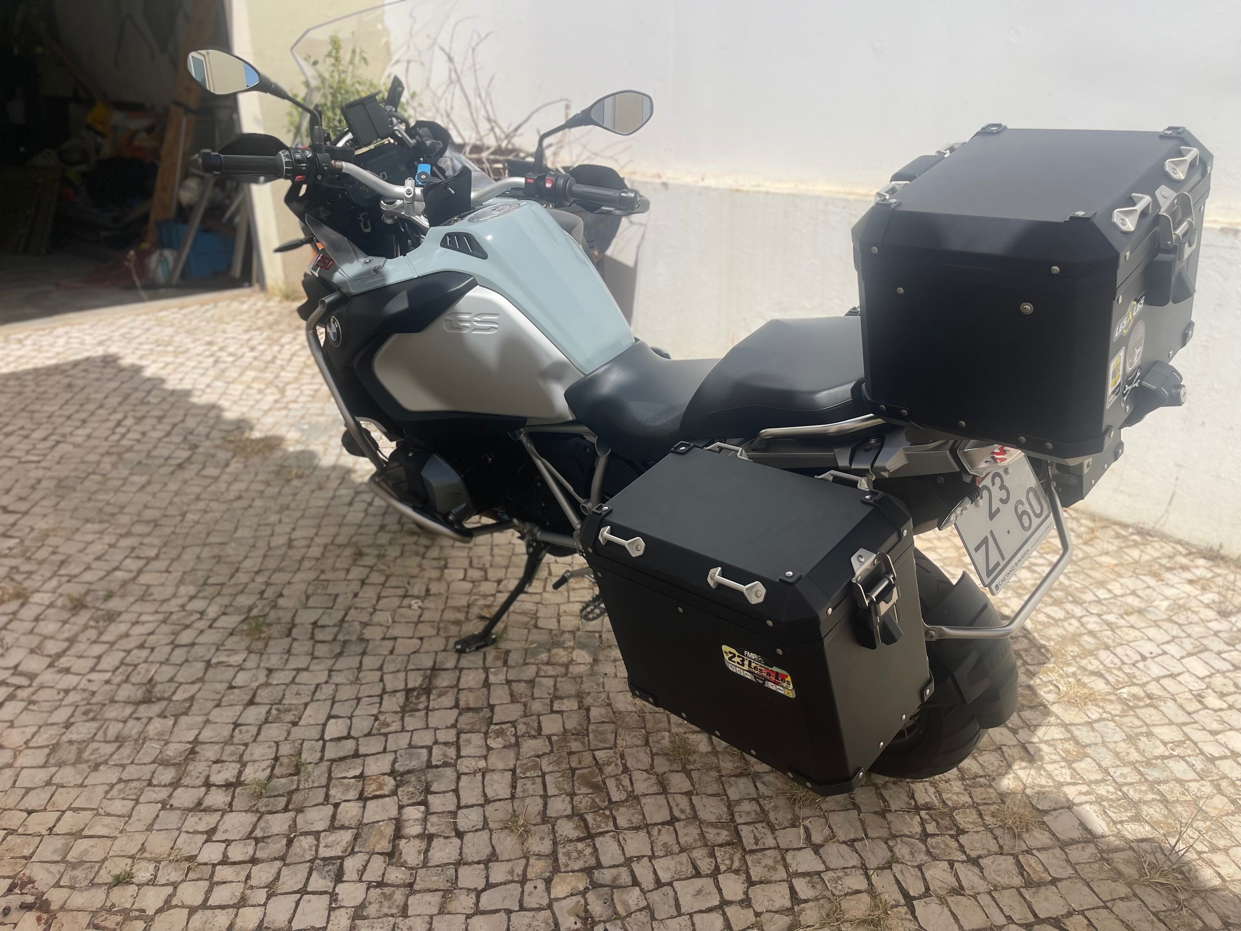 BMW R1250 GSA poucos kms, chassi rebaixado de fábrica e Akrapovic
