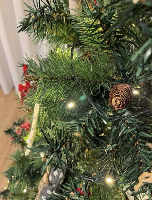 Arvore de Natal 180cm com pinhas