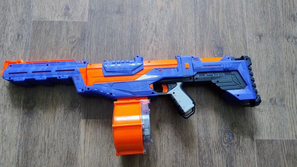 Стильний якісний бластер Nerf