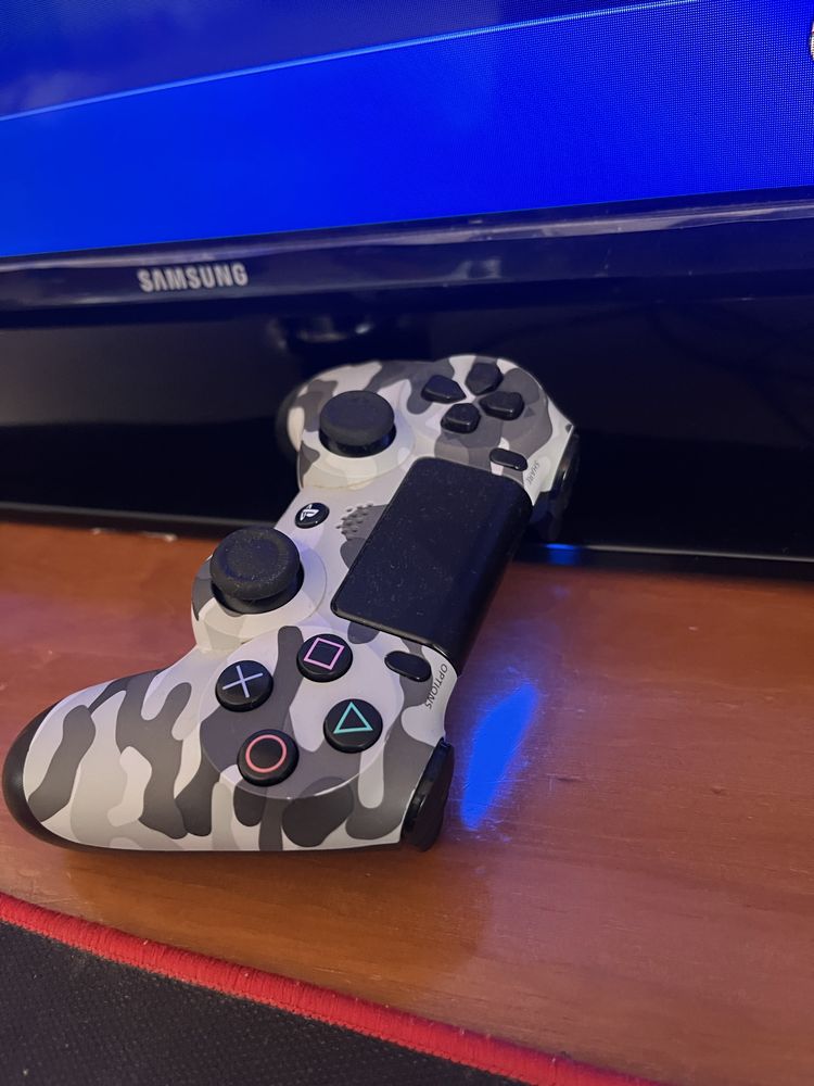 Ps4 + 1 comando Muito bom Estado