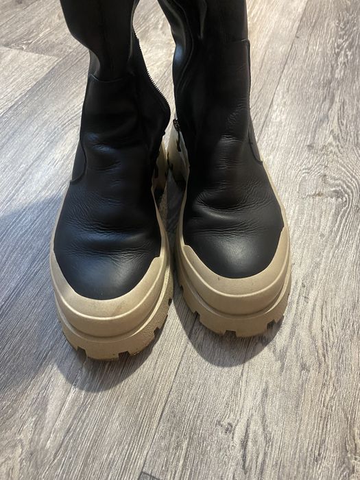 Шкіряні чоботи жіночі