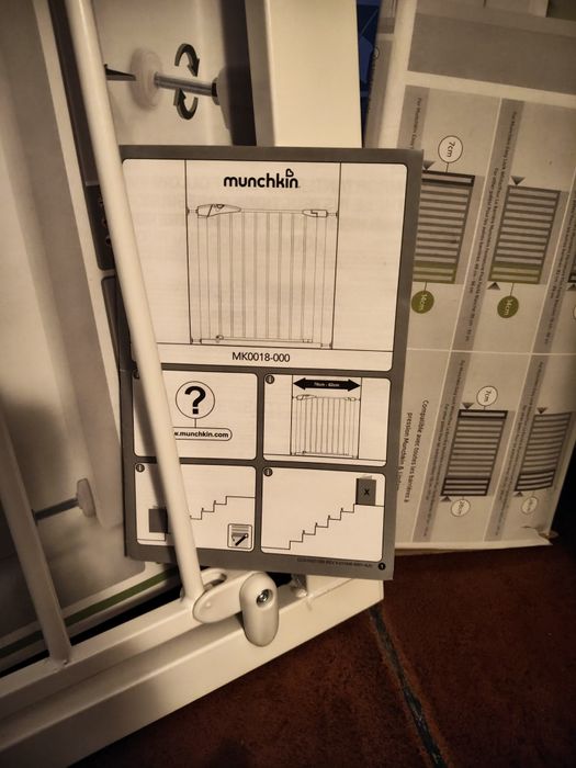 Porta de escada para bebé nova na caixa