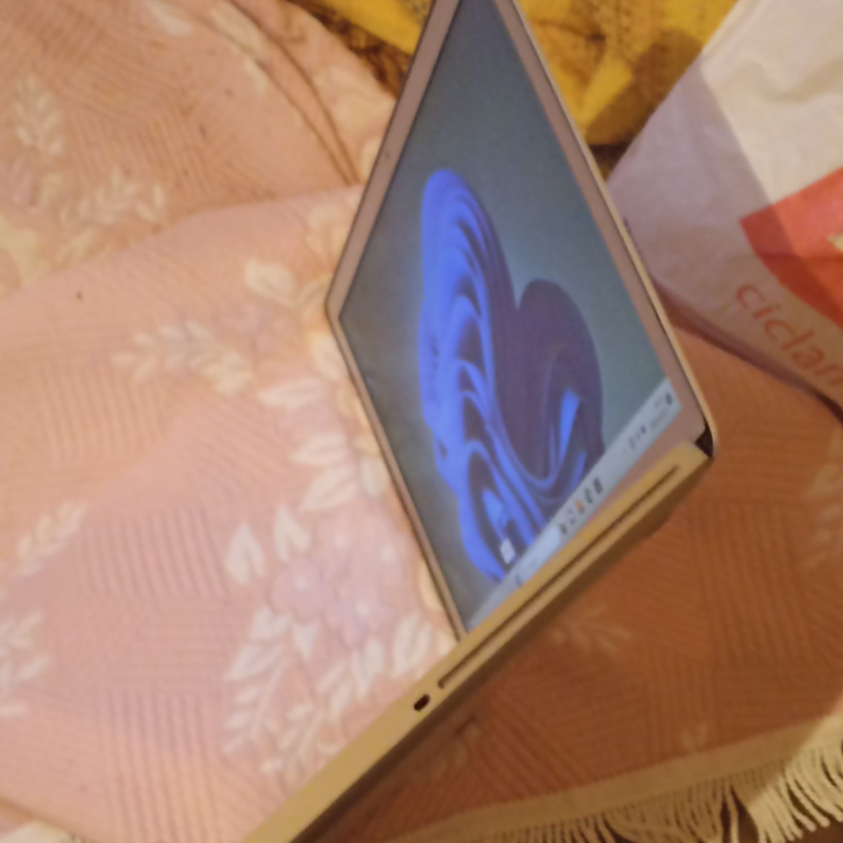 Apple MacBook pro 15.6 polegadas com Windows 11 home e carregador