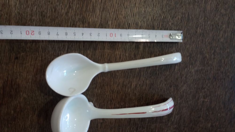 Stara Chochla porcelanowa do sosów 2 sztuki