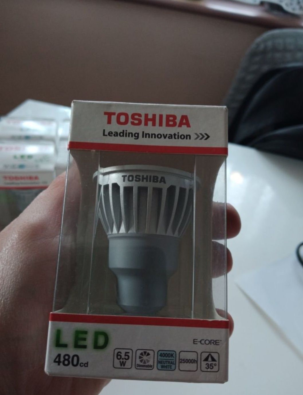 Żarówki zarowka LED Toshiba 6,5W nowe