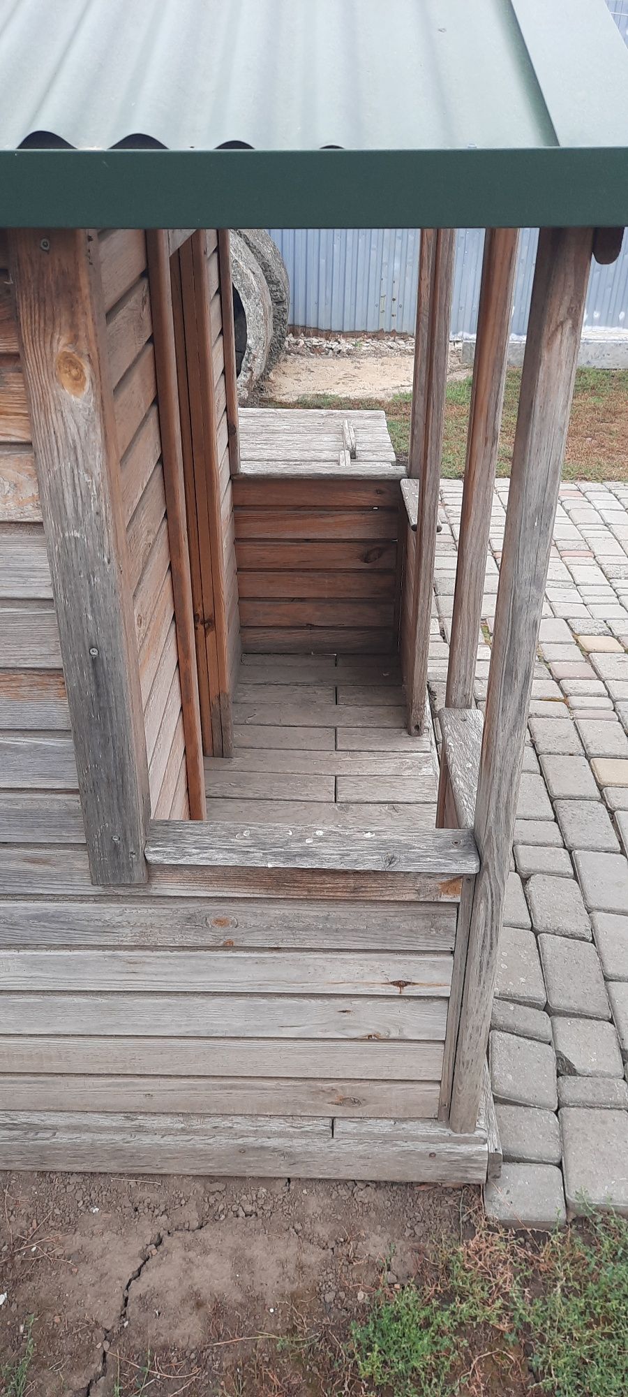 Продам деревяний дитячий будинок.