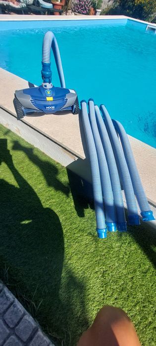 Aspirador de piscina ZODIAC MX8  limpa paredes e fundo