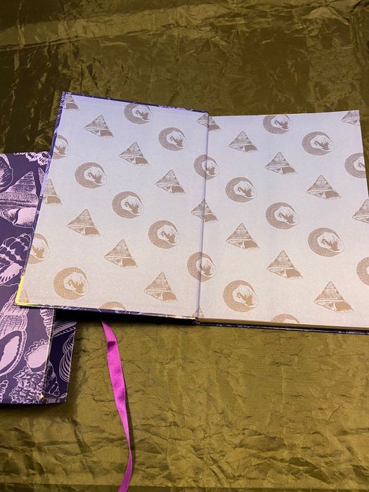 2 livros de coleção conchas