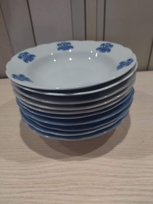 Посуд фарфоровий: тарілки, оселедочніци