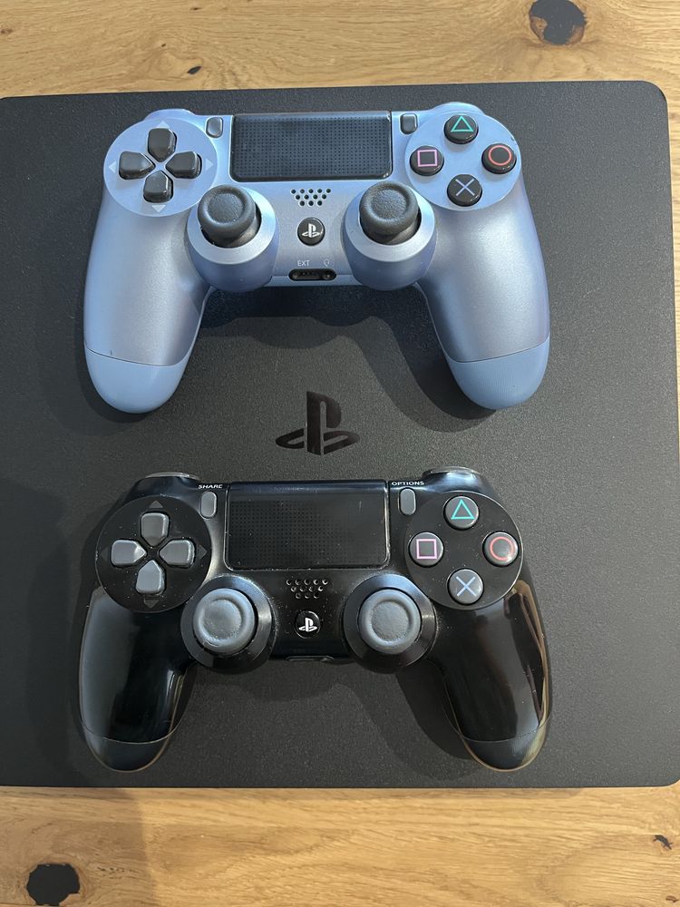 Ps4 slim 1tb (2 pady + gra RDR2)