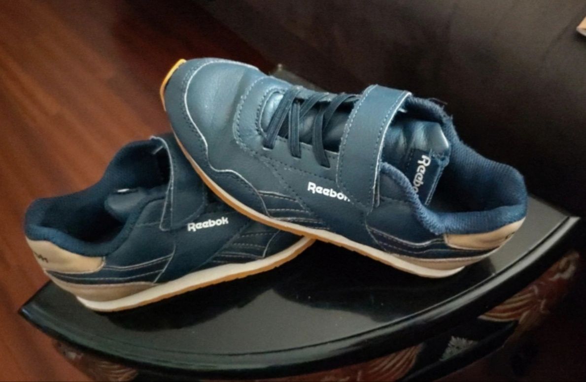 Sapatilhas Reebok tamanho 32