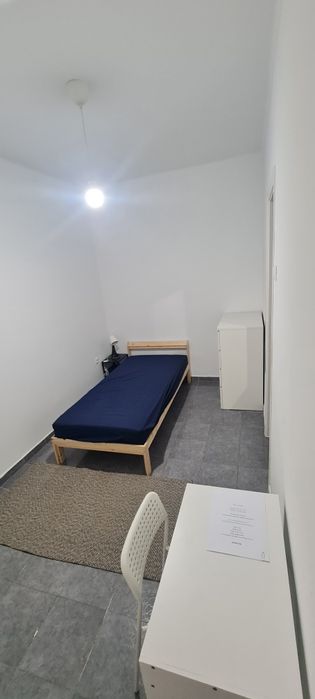 Arrendo quarto em Almada/ para MULHERES *