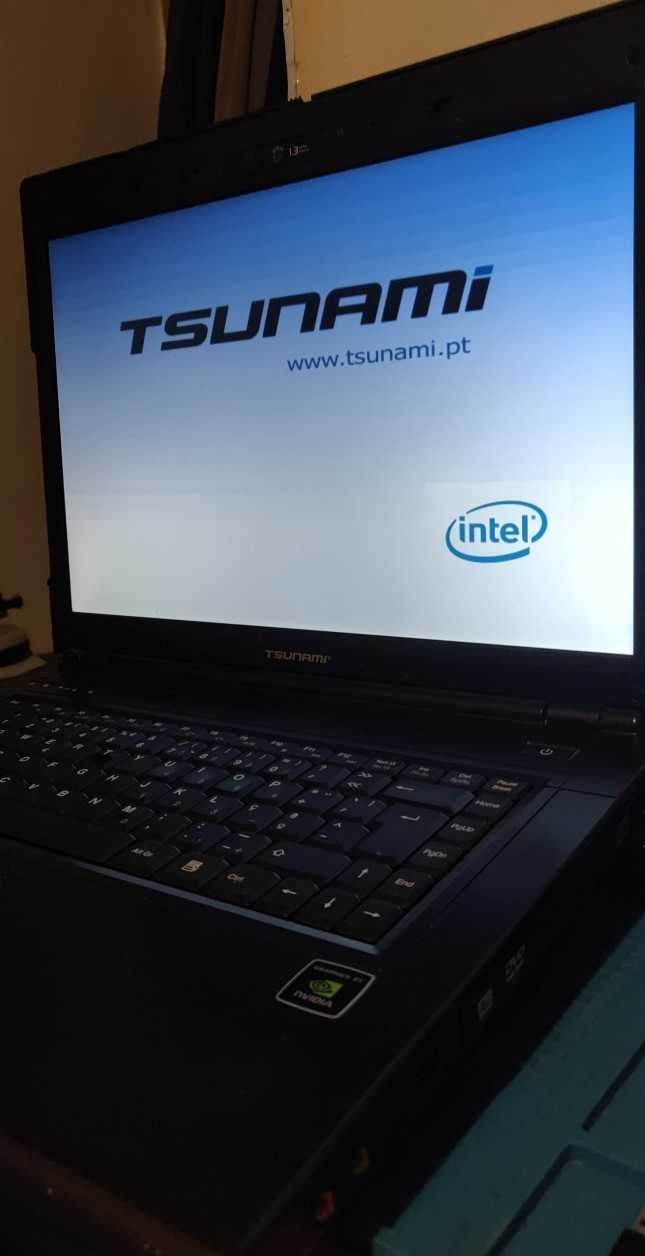 Portátil Tsunami  T9300 GeForce8600