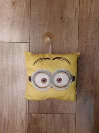 MINIONS poduszka MINIONEK z przyssawką 20 x 20 cm