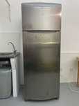 Frigorífico Hotpoint 300 + 90 litros