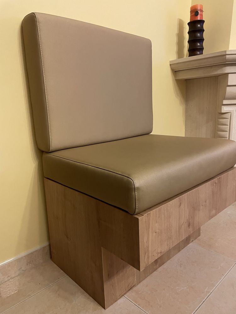 Banco almofadado tipo sofa