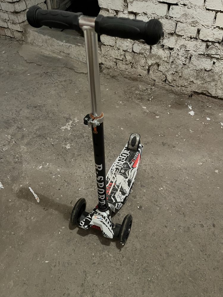 Hulajnoga trójkołowa scooter led