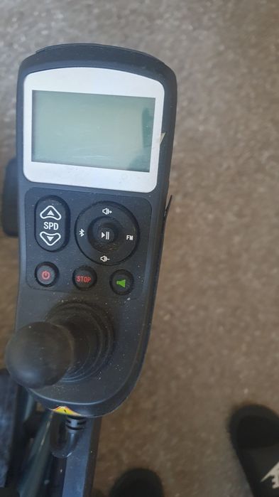 Wózek inwalidzki miesięczny elektryczny z radiem