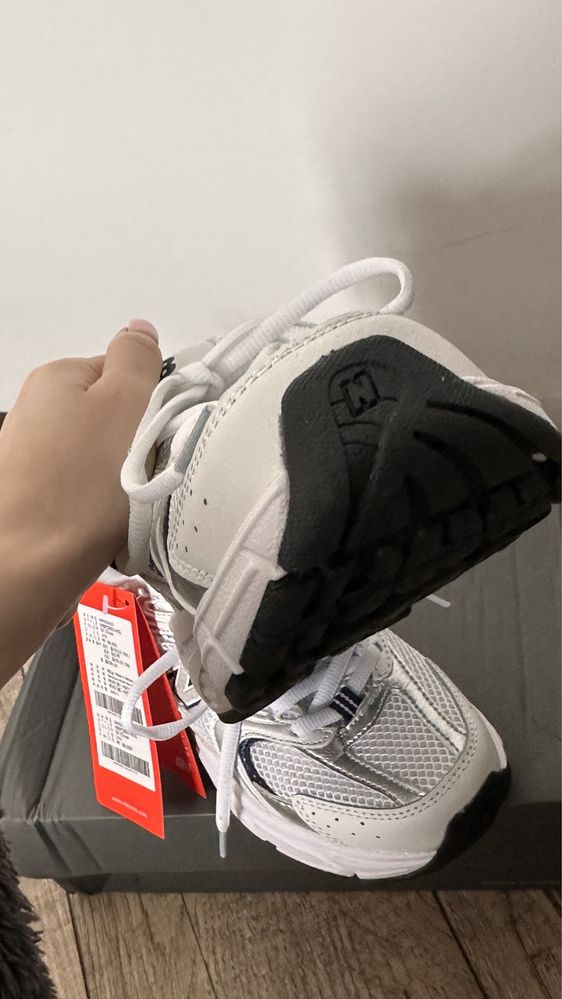 Жіночі кросівки New Balance 530