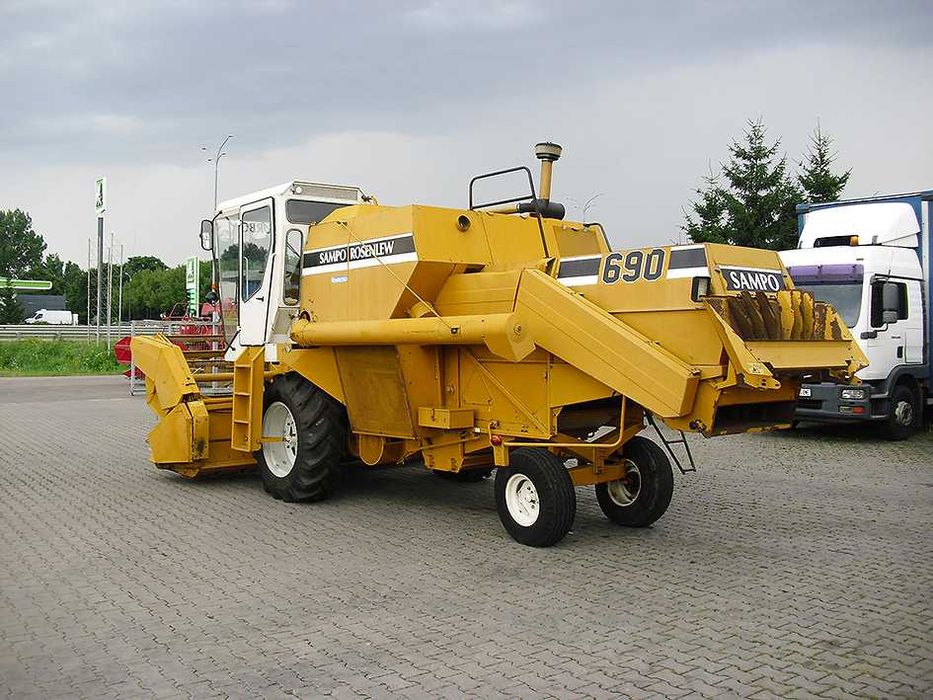 Зерноуборочный комбайн Sampo ROSENLEW 690