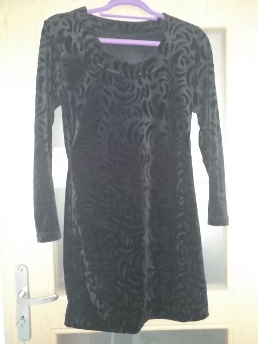 Czarna welurowa sukienka mini rozmiar 36/38 na sylwestra,  święta