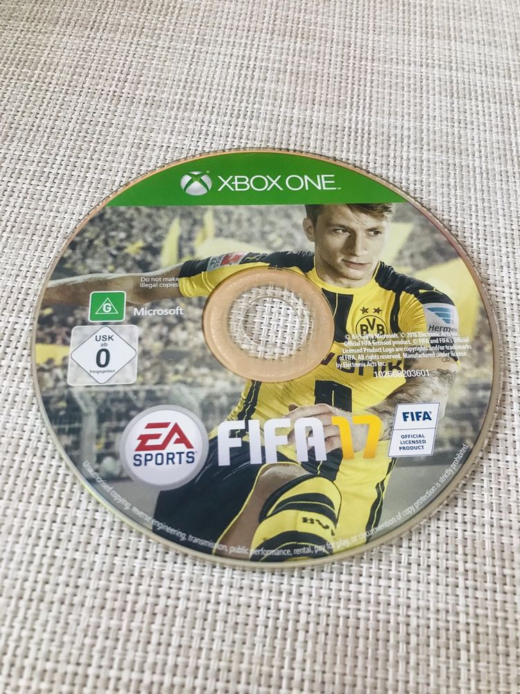 Gra fifa 17 xbox one.