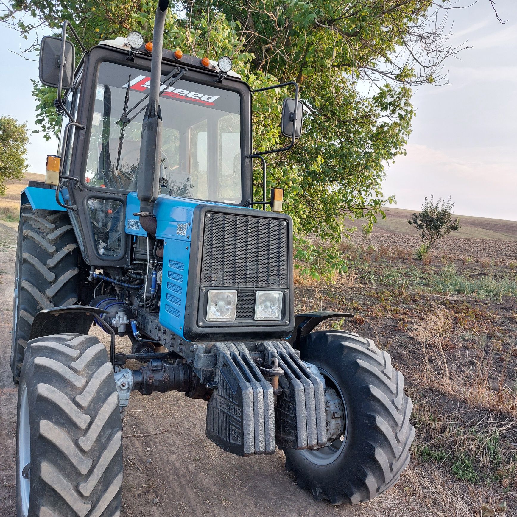 Продам  трактор мтз 892
