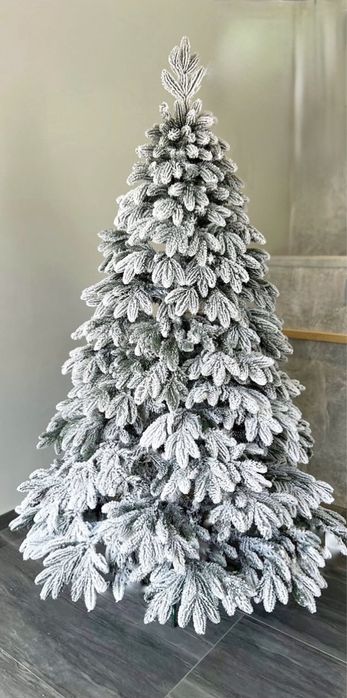 Продам ялинку засніжену. Висота 2.2