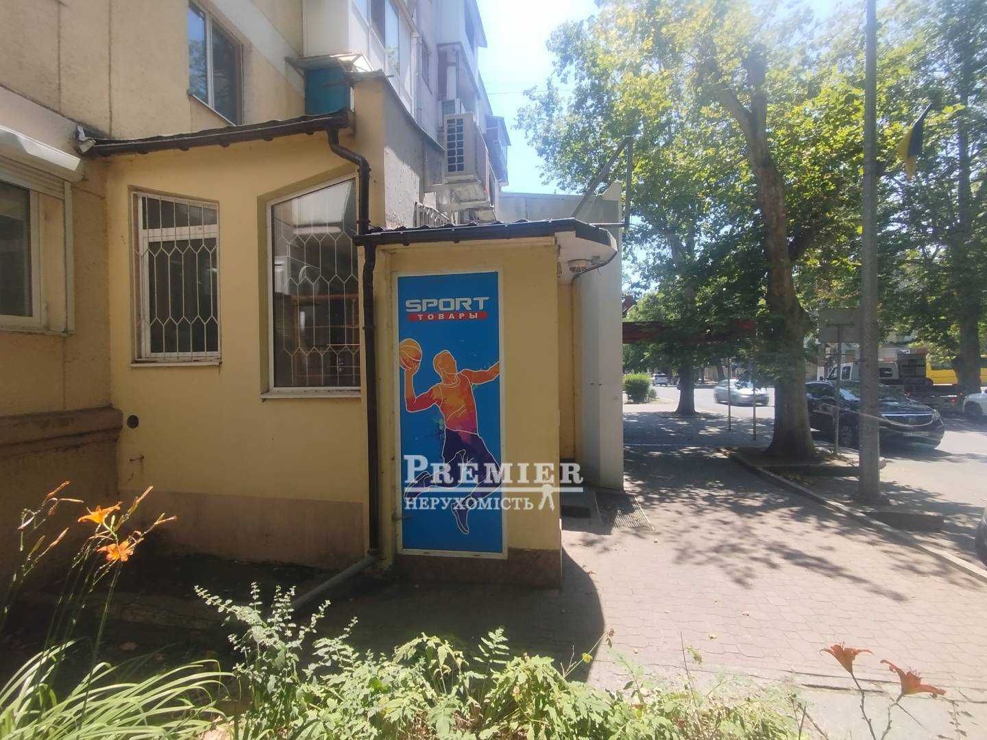 Продається фасадне приміщення