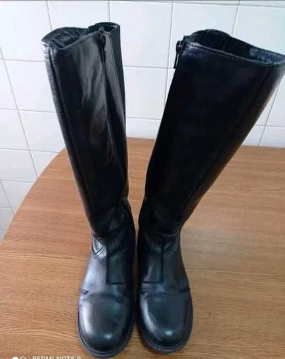 Botas cano alto .