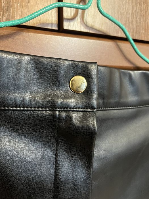 Продам шкіряну спідницю з італійської екошкіри преміум якості.