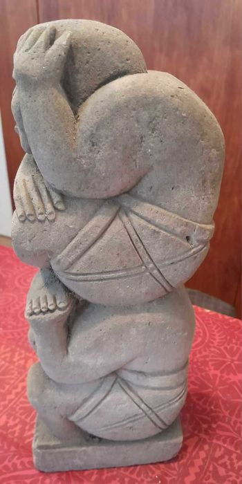 Estátua em Pedra Vulcânica - Origem: Malásia