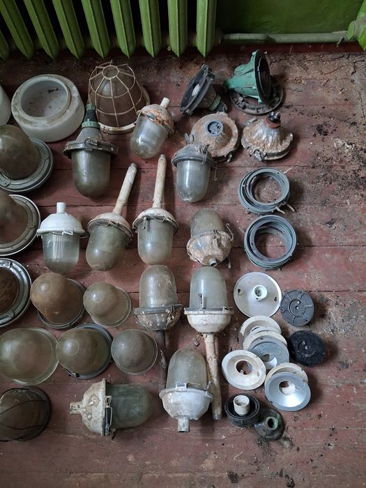 Плафони, світільники.