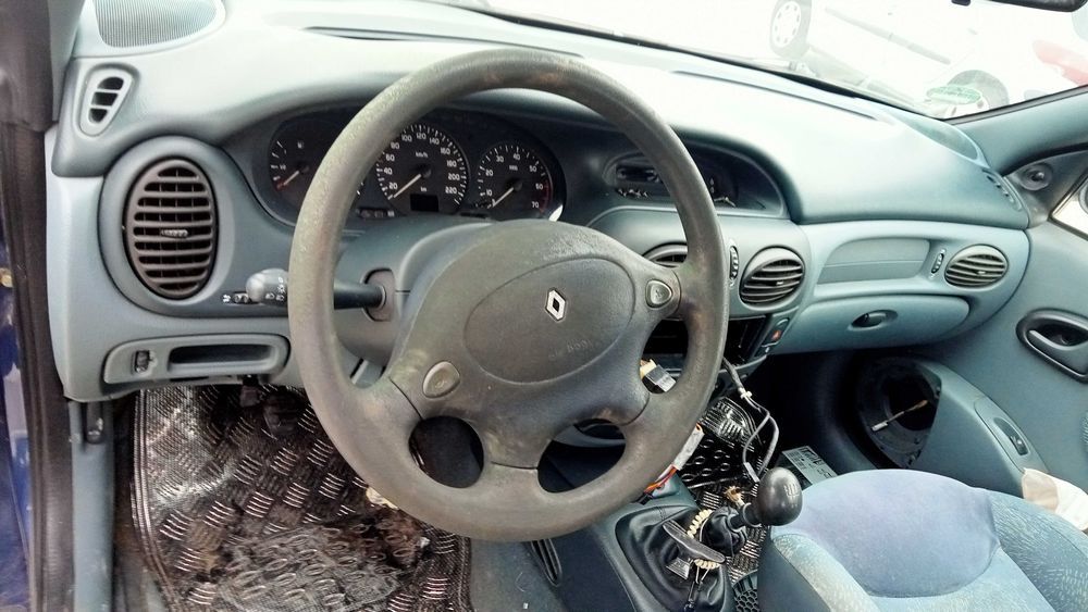 Temos para peças Renault Megane Cabrio Gasolina