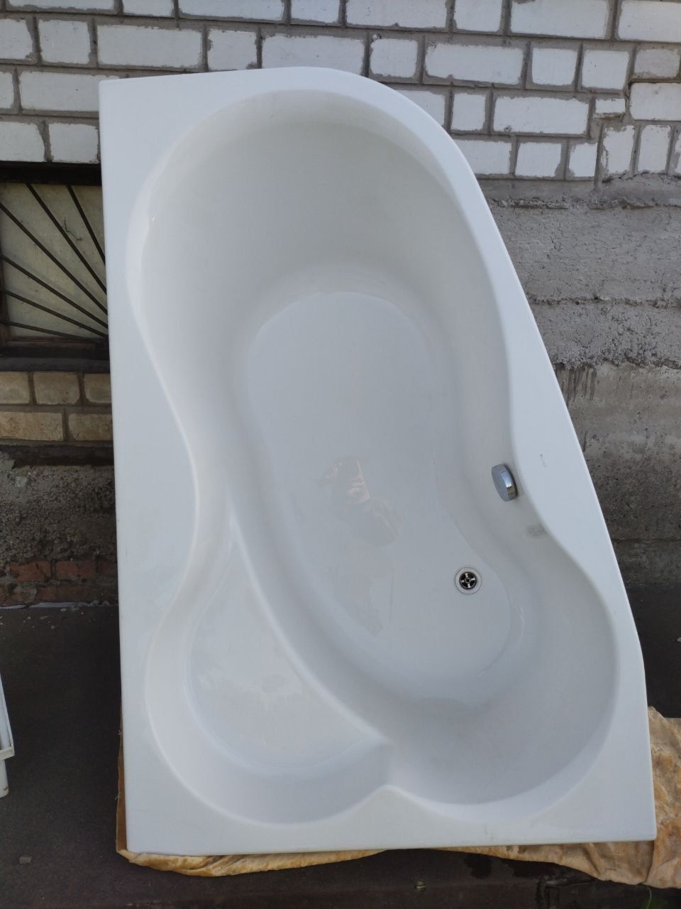 Продам акриловую ванну