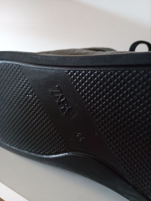 Чоловічі кросівки ZARA